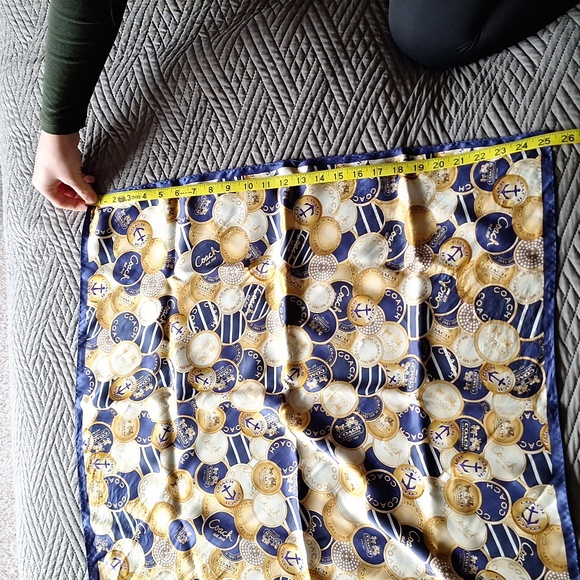Coach medallion scarf - Picture 2 of 5